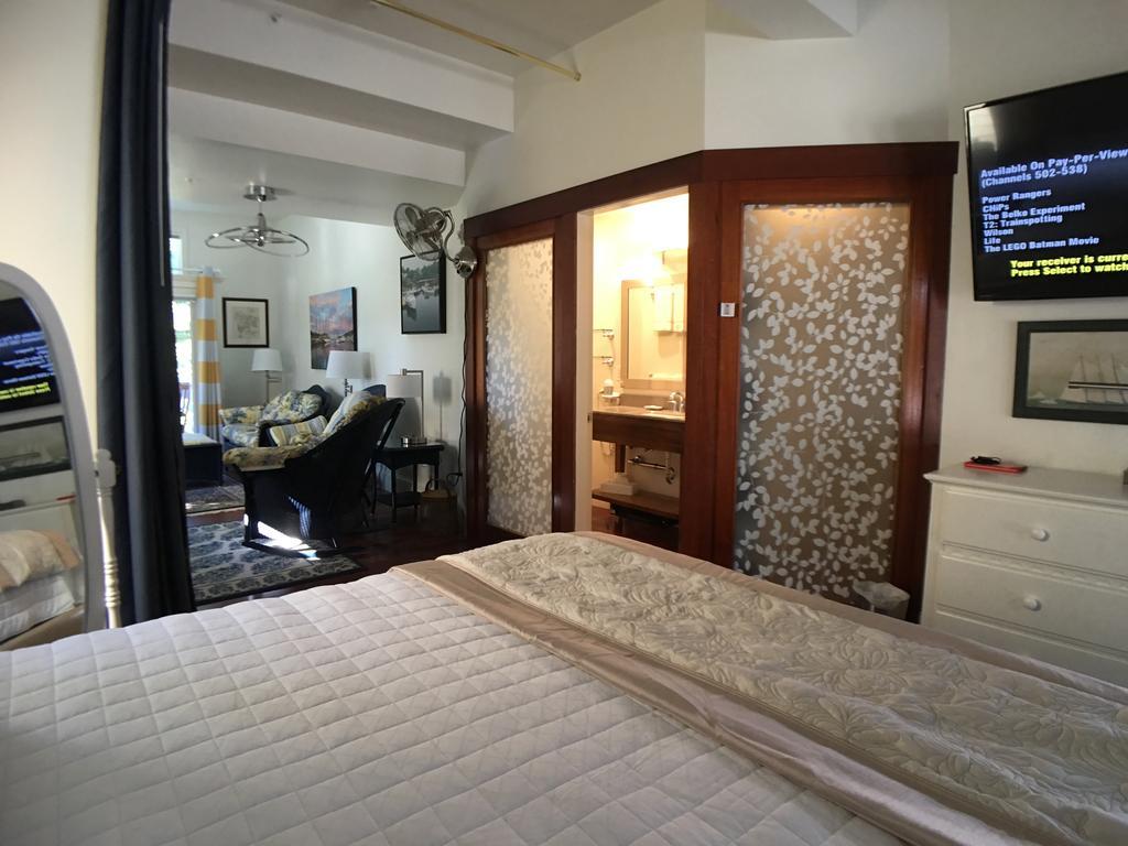 Camden Riverhouse Hotel And Inn Bagian luar foto
