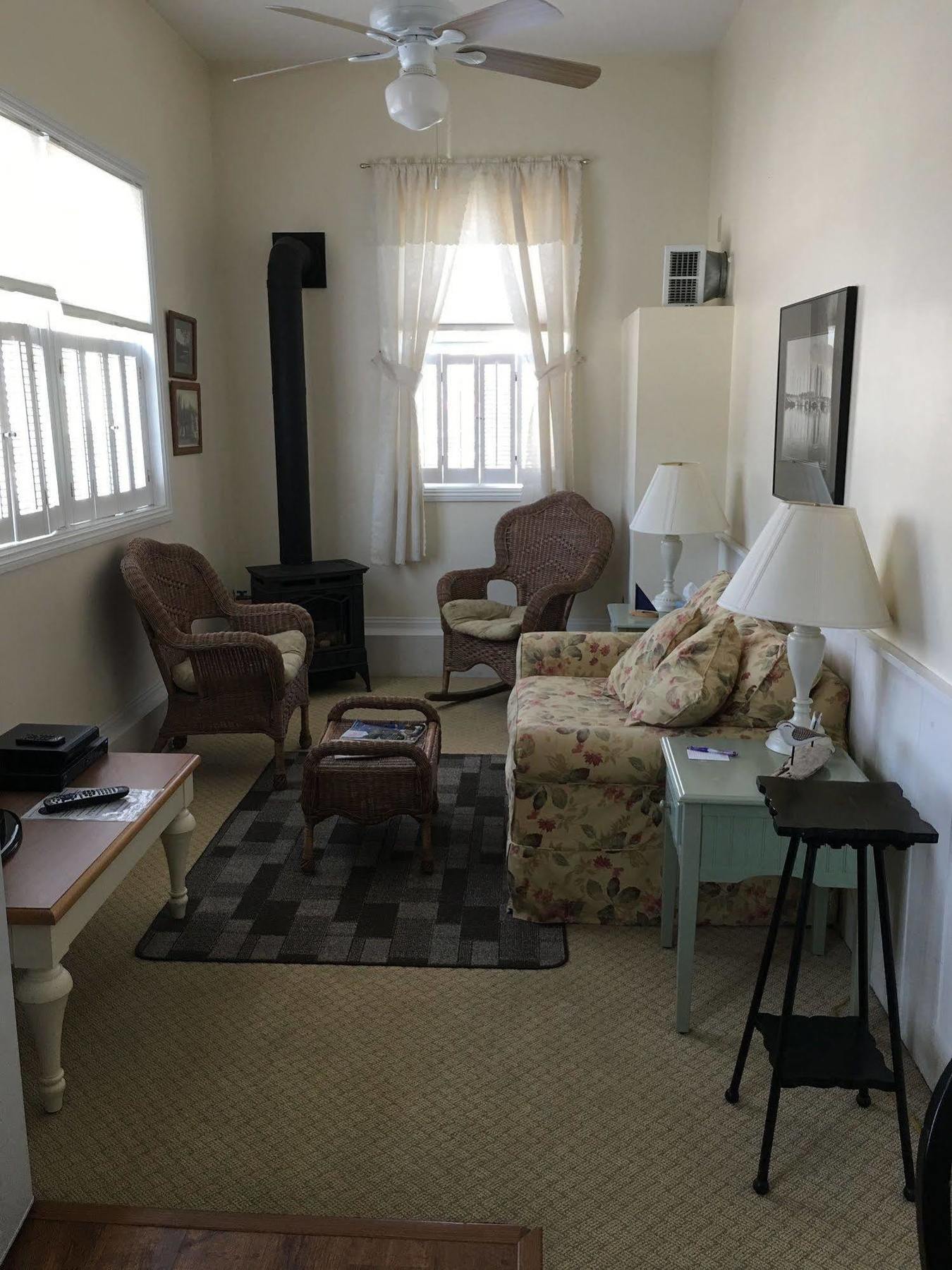Camden Riverhouse Hotel And Inn Bagian luar foto